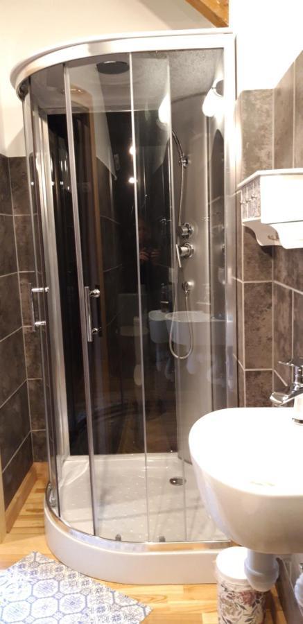 Metras Maja Hotel Aizpute Buitenkant foto