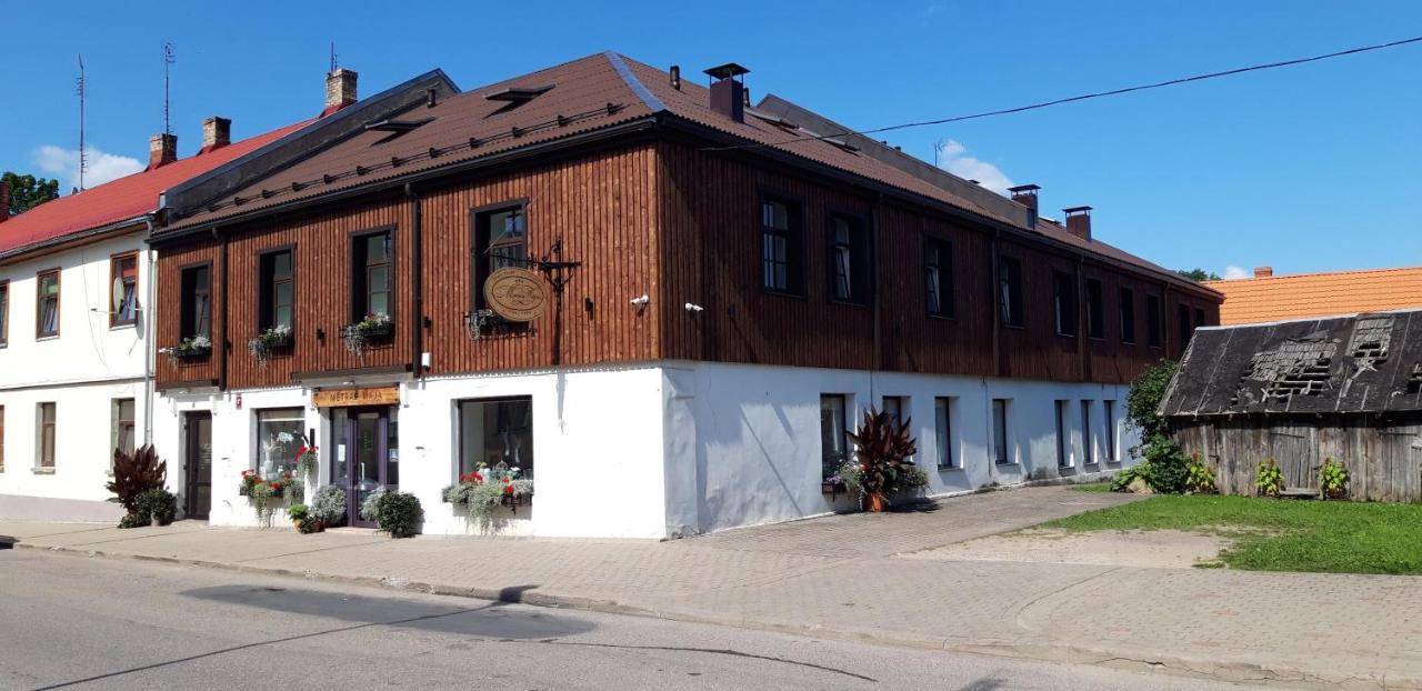 Metras Maja Hotel Aizpute Buitenkant foto