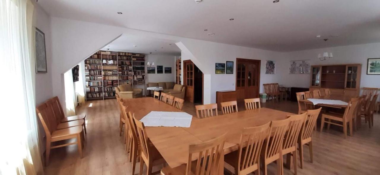 Metras Maja Hotel Aizpute Buitenkant foto