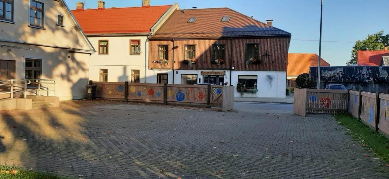 Metras Maja Hotel Aizpute Buitenkant foto