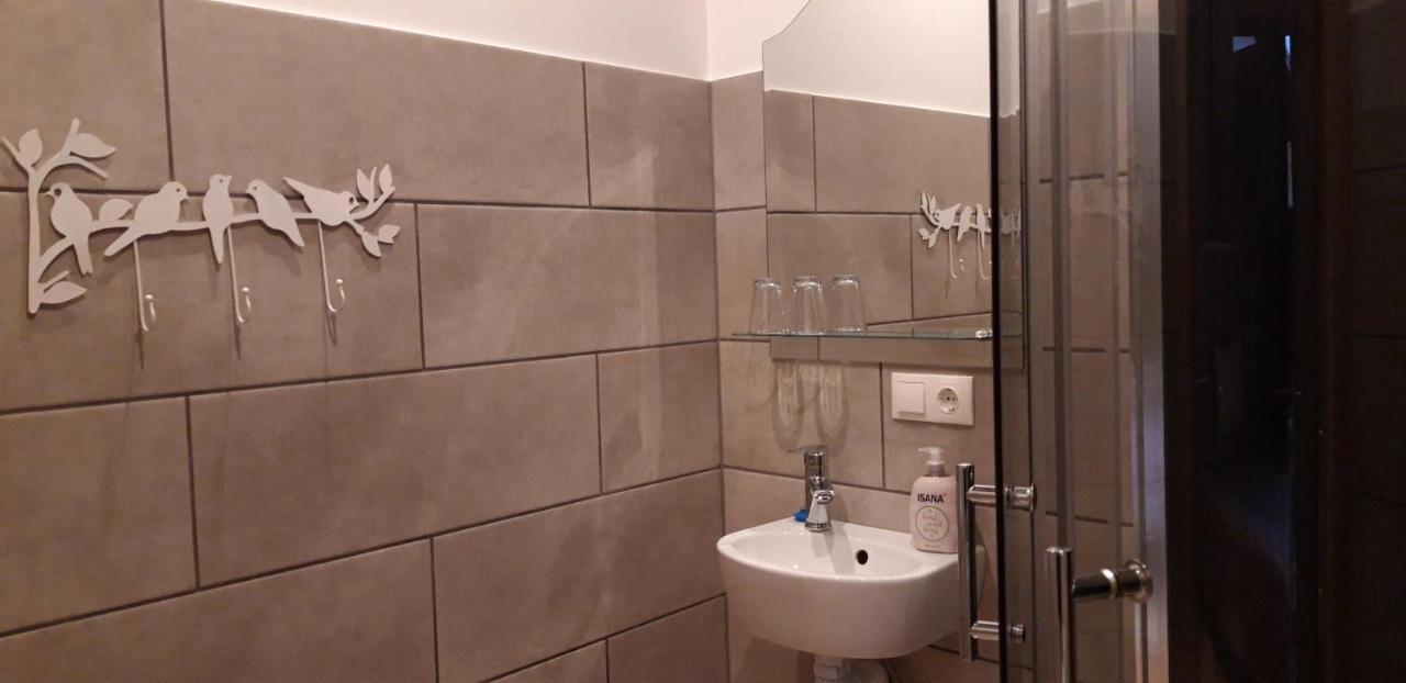 Metras Maja Hotel Aizpute Buitenkant foto